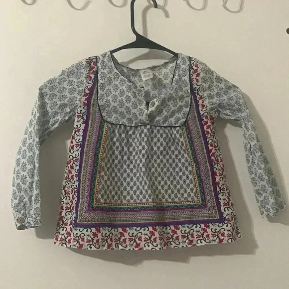 Carter’s Kid’s Top Size 4T  - Picture 2 of 6